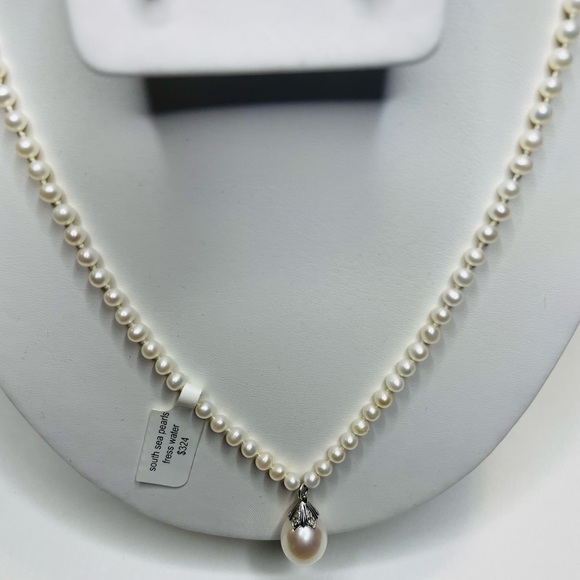 Beautiful Authentic South Sea Pearls Fresh Water Necklace - Picture 1 of 6